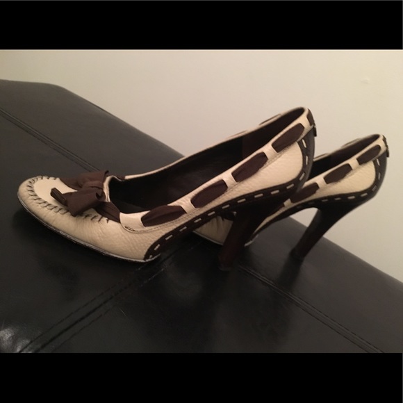 BCBG MAXAZRIA LEATHER PUMPS - Picture 2 of 8